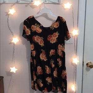 FLOWY FLORAL DRESS
